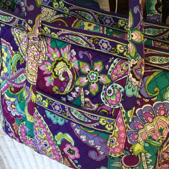 Huge VB Weekender TravelBag. Padded shoulder straps. TONS OF COMPARTMENTS in/out - Picture 5 of 8